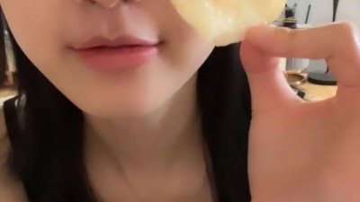 머리 빗는 문월