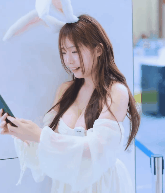 행사장 바니걸 오프솔더 큰 가슴골 모모리나