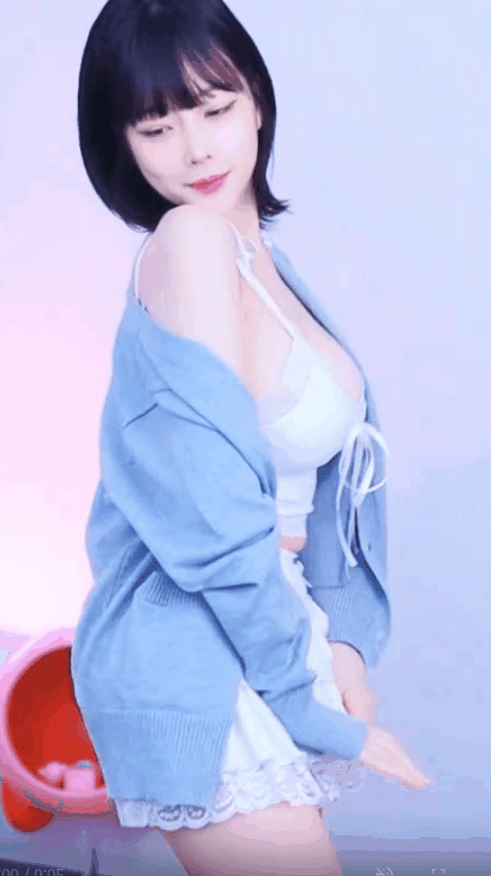 주하랑 화이트 레이스 슬립 가슴골