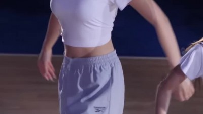 말아 넣은 봉긋 흰티 기립근 이진 치어리더