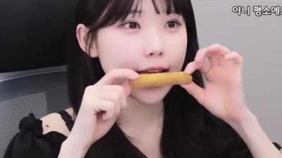 치즈스틱 먹는 우정잉
