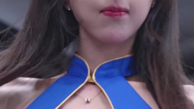 레이싱모델 설민아 마린 모자 홀터넥 민소매 구멍난 틈 가슴골