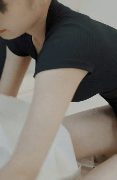 뭘청소하는진모르겠는청소녀