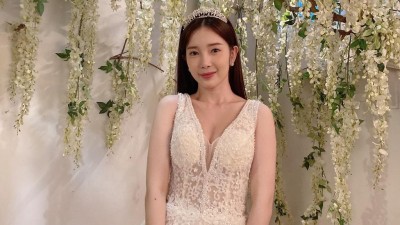 윤채경웨딩드레스
