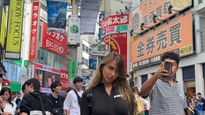도쿄에놀러간서양녀